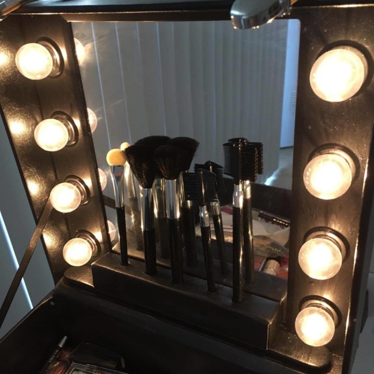 5 Tips to picking out the perfect lighted makeup mirror